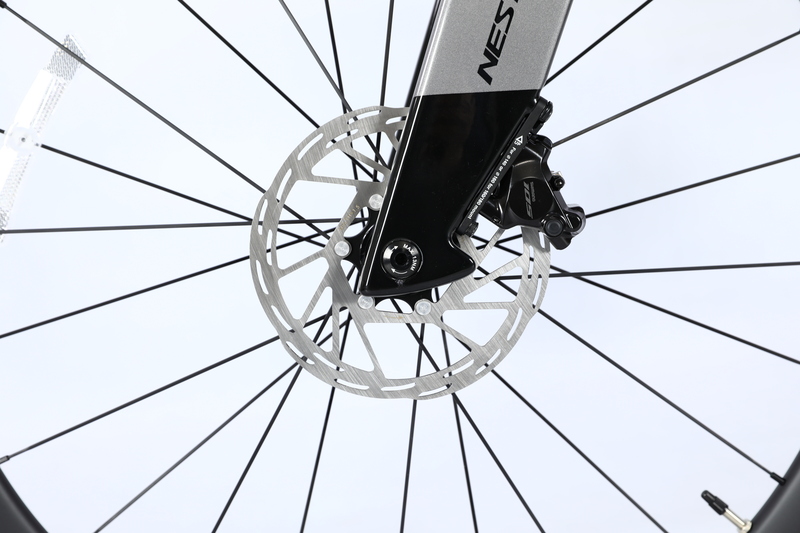 Phanh đĩa dầu Shimano 105: tính chính xác và an toàn cao