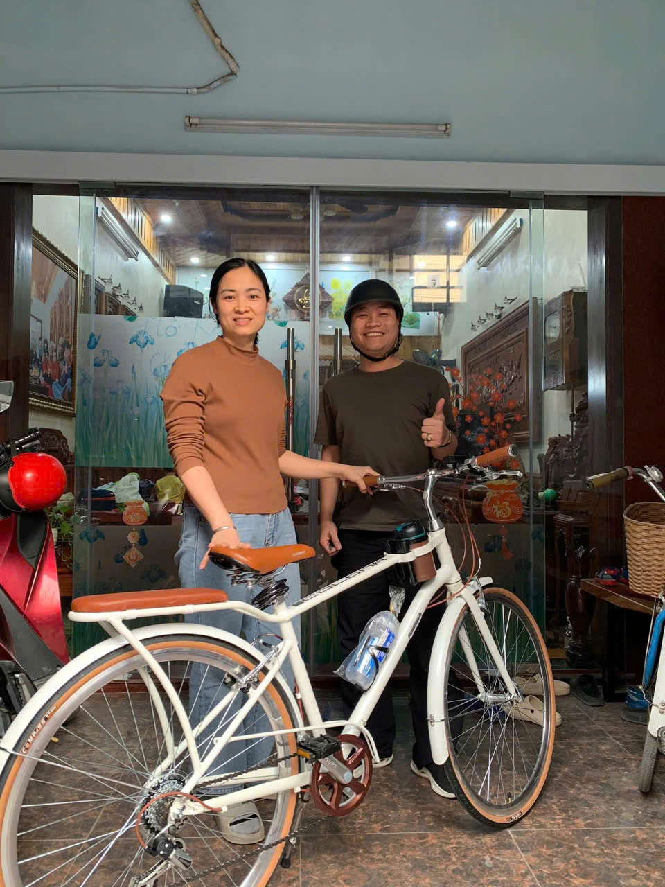 Hellobike bàn gia xe đạp cho chị khách nữ